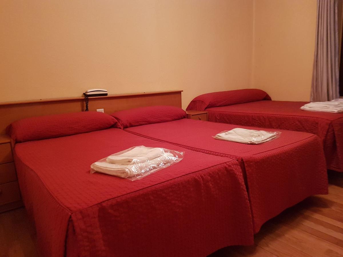 Hostal Los Nogales Cangas De Narcea Exterior photo